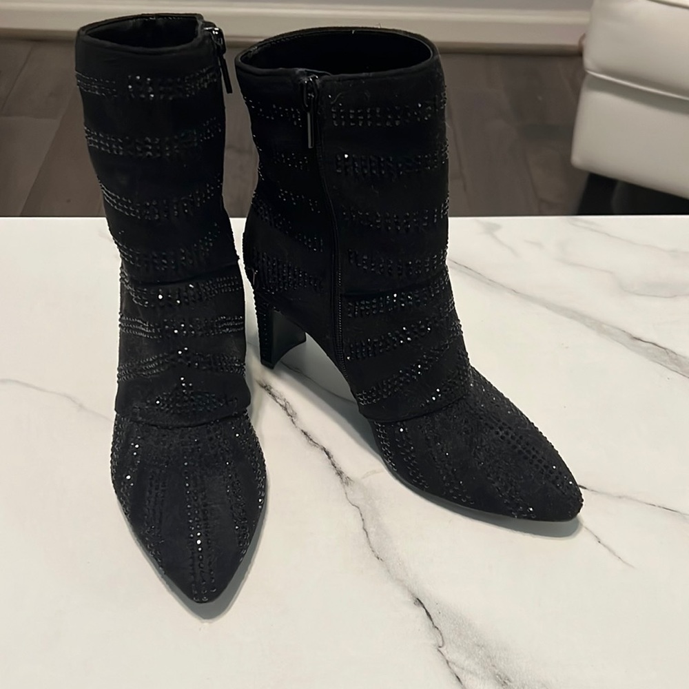 Victoria Black beaded zip up boots women’s size 6.5